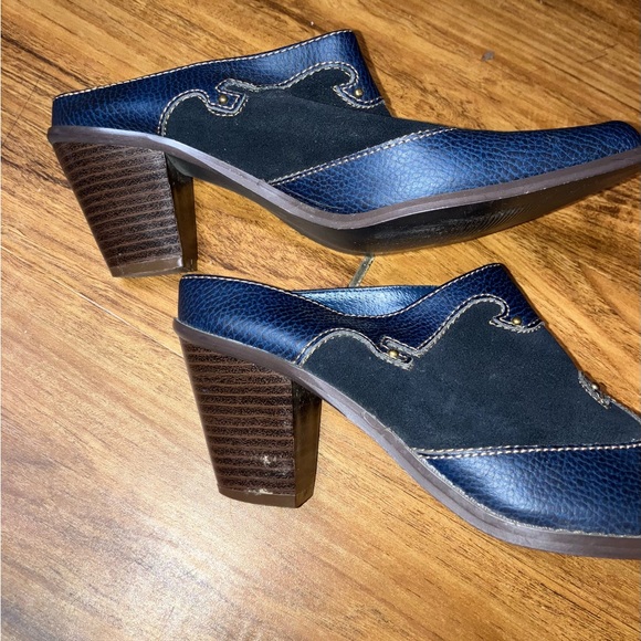 Vintage women’s size 7, blue western ankle booties, suede leather - Picture 3 of 6